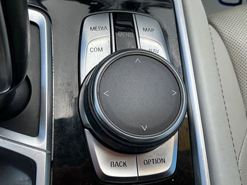 Used 2017 BMW 750i RWD image 23