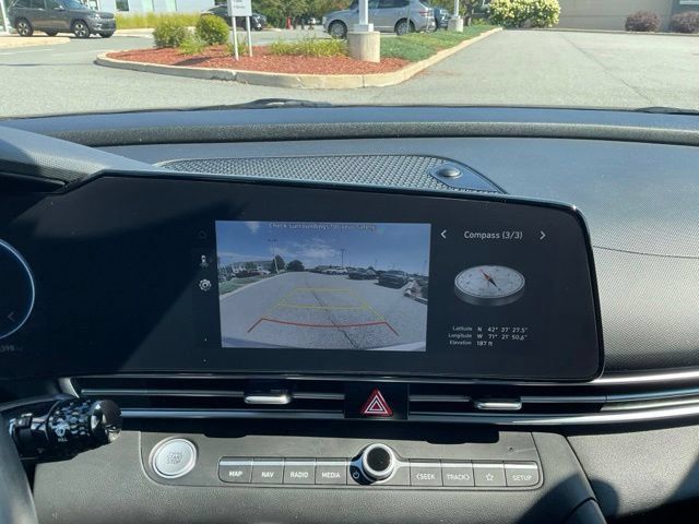 Used 2025 Hyundai Elantra SEL FWD image 18
