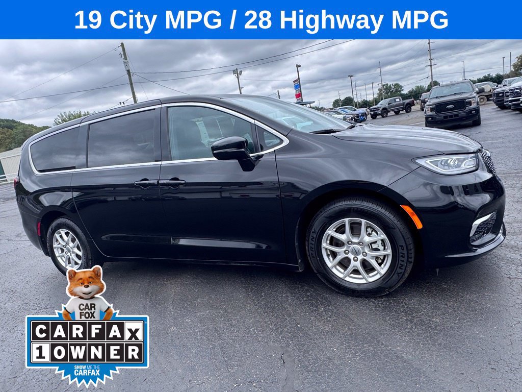 Used 2025 Chrysler Pacifica Select FWD image 1