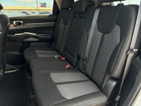 Used 2021 Kia Sorento LX FWD image 10