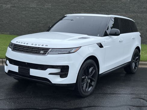 Used 2024 Land Rover Range Rover Sport SE AWD/4WD image 2