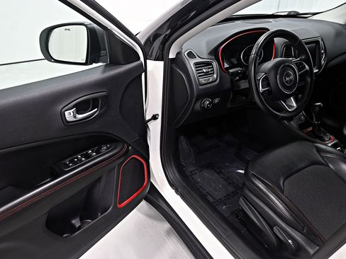 Used 2019 Jeep Compass Trailhawk AWD/4WD image 4