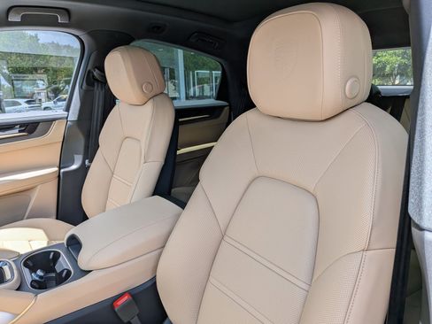New 2026 Porsche Cayenne Coupe AWD/4WD image 5