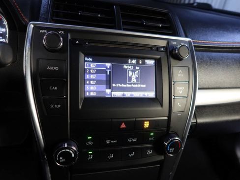 Used 2017 Toyota Camry SE image 22