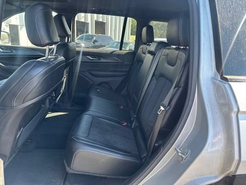 Used 2023 Jeep Grand Cherokee Altitude AWD/4WD image 14