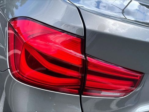 Used 2017 BMW 320i Sedan RWD image 29