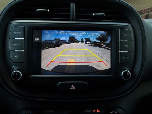Used 2025 Kia Soul LX w/ LX Technology Package FWD image 29