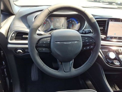 New 2027 Chrysler Pacifica Limited FWD image 5