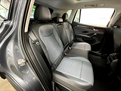 Used 2025 Volkswagen Tiguan SE w/ Panoramic Sunroof Package image 29