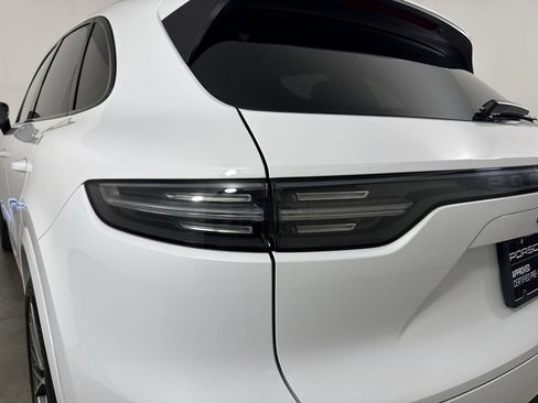 Certified 2023 Porsche Cayenne Platinum Edition AWD/4WD image 17