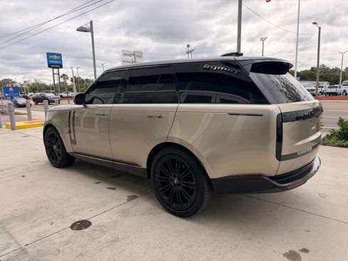 Used 2024 Land Rover Range Rover SE image 3