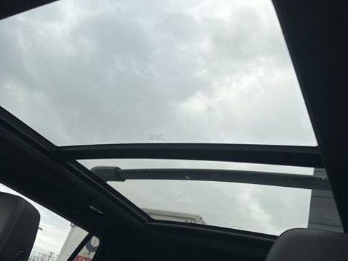 Used 2023 Chevrolet Tahoe Z71 w/ Luxury Package image 37