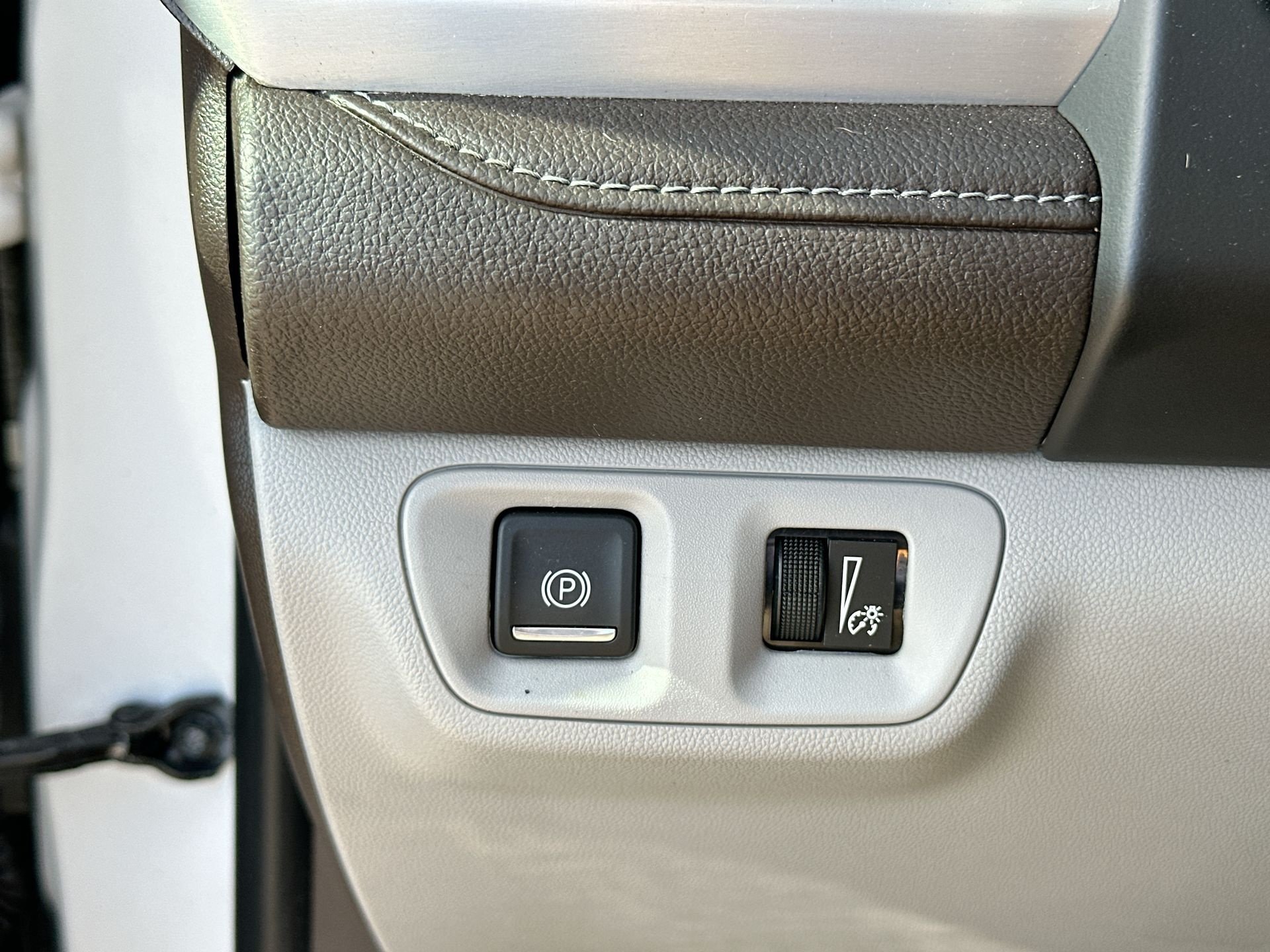Certified 2017 GMC Acadia SLT FWD image 18