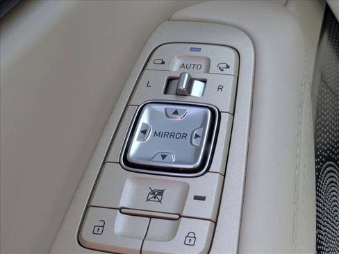 Used 2017 Genesis G90 3.3T Premium RWD image 11