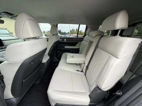 Used 2024 Hyundai Santa Fe SEL AWD/4WD image 7