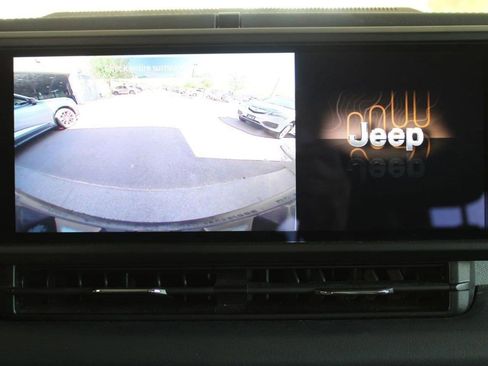 Used 2024 Jeep Wrangler Unlimited Sahara AWD/4WD image 17