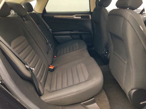 Used 2019 Ford Fusion SE FWD image 19