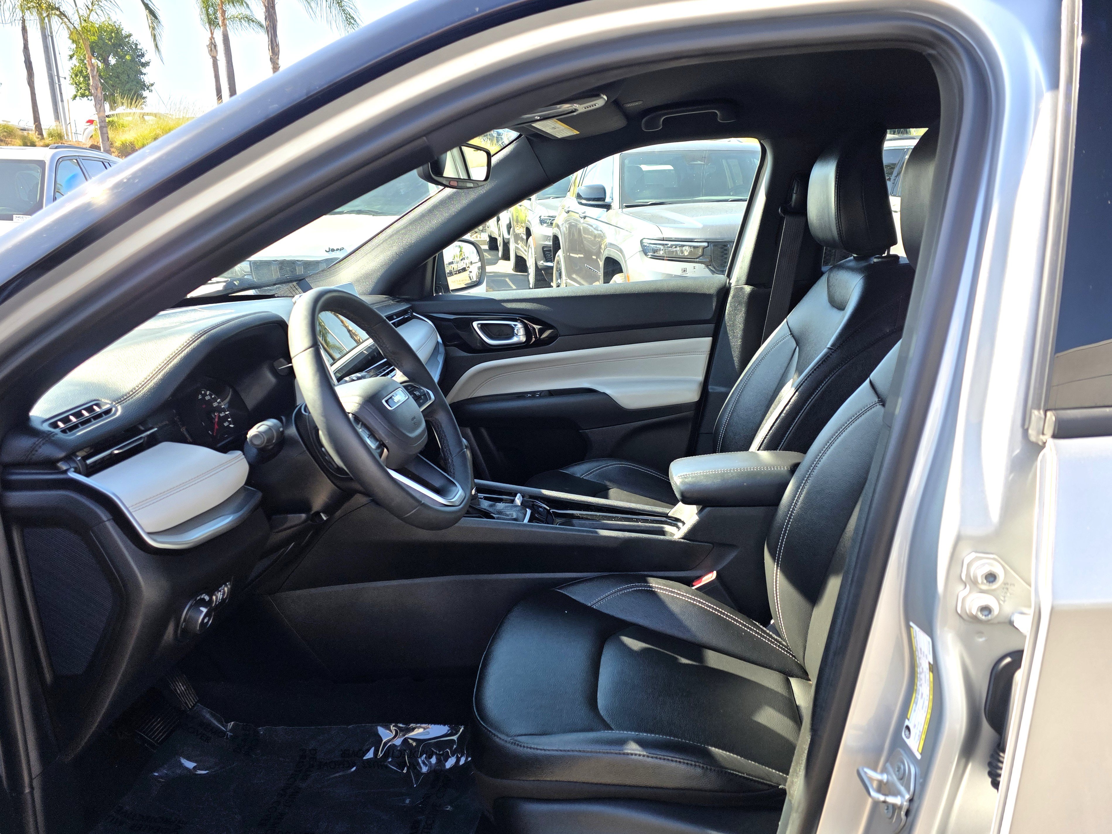 Certified 2025 Jeep Compass Limited AWD/4WD image 11