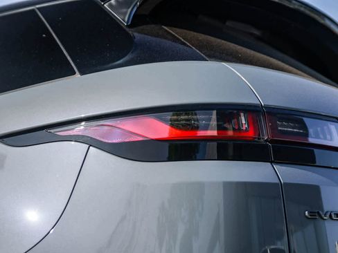 Used 2022 Land Rover Range Rover Evoque R-Dynamic SE image 7