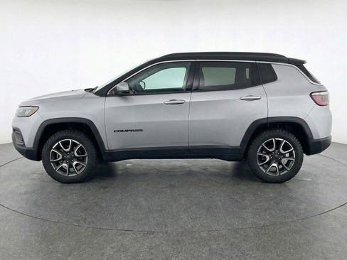 Used 2025 Jeep Compass Trailhawk image 5