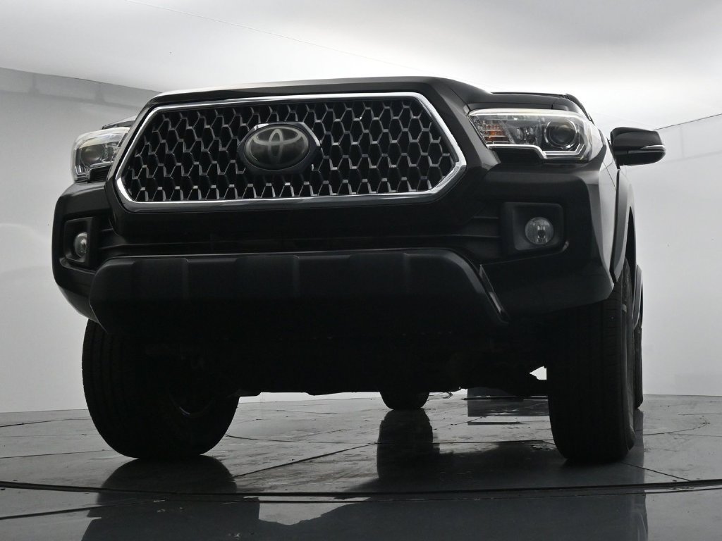 Used 2018 Toyota Tacoma TRD Off-Road w/ Technology Package AWD/4WD image 33