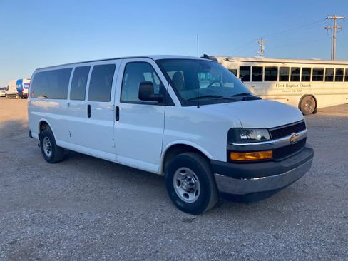 Used 2025 Chevrolet Express 3500 LT w/ LT Preferred Equipment Group RWD image 10