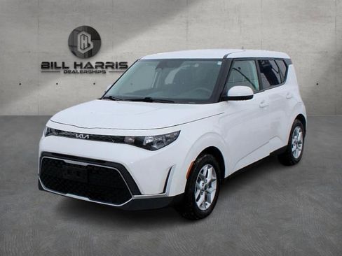 Used 2023 Kia Soul LX w/ LX Technology Package image 1