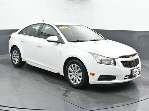 Used 2011 Chevrolet Cruze LT image 2