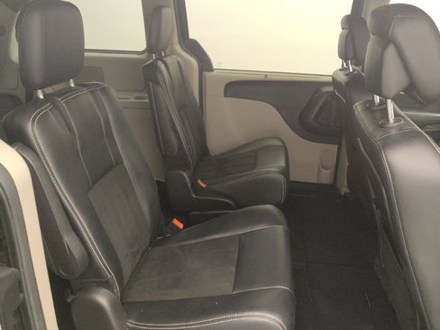 Used 2019 Dodge Grand Caravan SXT w/ Driver Convenience Group FWD image 21