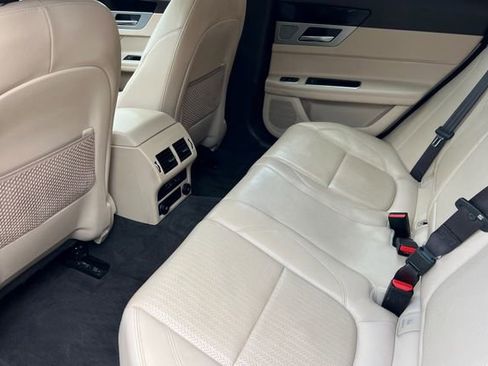 Used 2020 Jaguar XF Prestige image 13