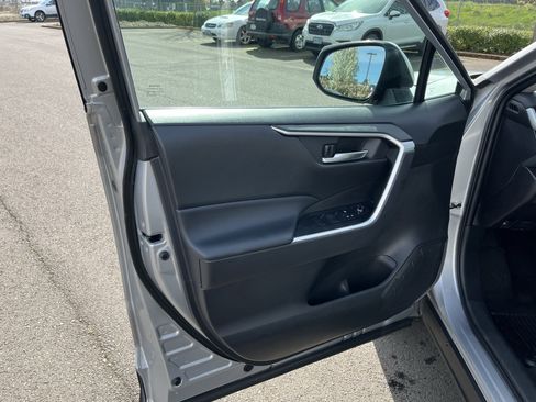 Used 2021 Toyota RAV4 XLE w/ Convenience Package image 23