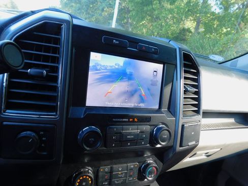 Used 2019 Ford F150 XLT w/ Equipment Group 302A Luxury AWD/4WD image 10