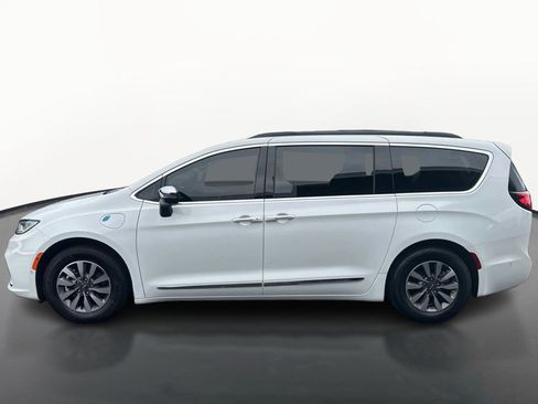 Used 2023 Chrysler Pacifica Limited w/ Uconnect Theater Family Group FWD image 6