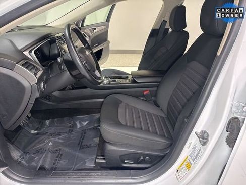 Used 2020 Ford Fusion SE image 12