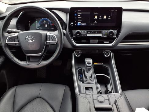 Used 2024 Toyota Grand Highlander XLE image 30