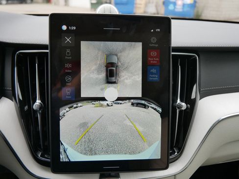 New 2026 Volvo XC60 B5 Ultra w/ Climate Package image 10