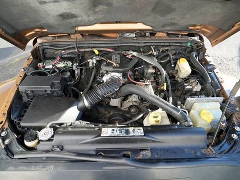 Used 2011 Jeep Wrangler Unlimited 70th Anniversary w/ Dual Top Group image 17