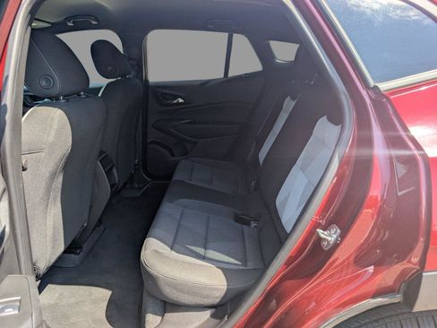 Used 2025 Chevrolet Trax RS w/ Driver Confidence Package FWD image 29