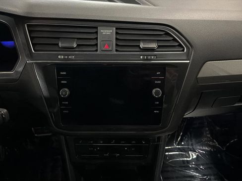 Used 2022 Volkswagen Tiguan SE R-Line AWD/4WD image 17