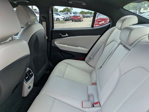 Used 2025 Genesis G70 2.5T RWD image 14