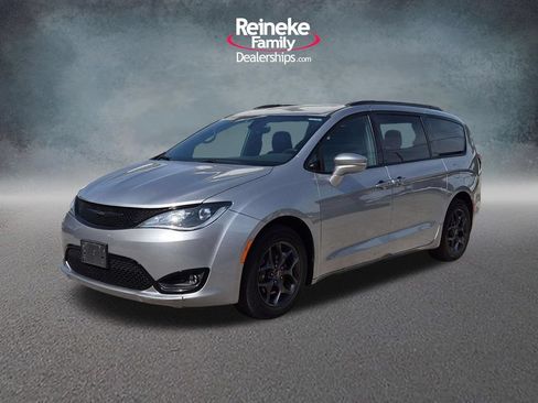 Used 2018 Chrysler Pacifica Limited w/ S Appearance Package FWD image 1