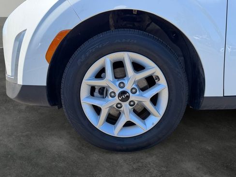 Used 2025 Kia Soul LX FWD image 4