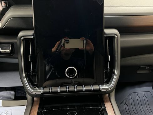 New 2026 GMC Yukon XL Denali w/ Advanced Technology Package AWD/4WD image 9