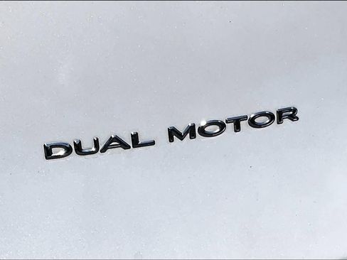 Used 2021 Tesla Model Y Long Range image 9