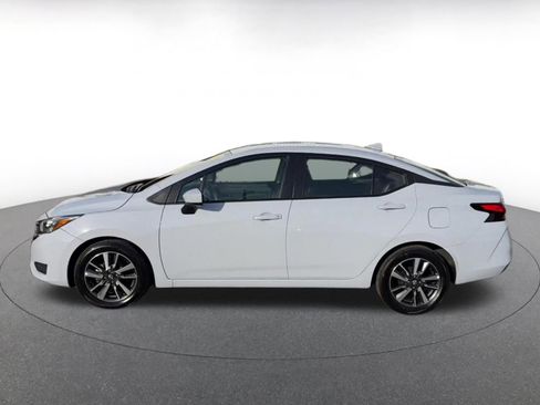 Used 2025 Nissan Versa SV image 9