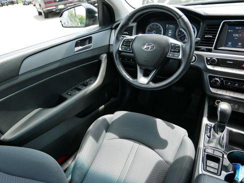Used 2018 Hyundai Sonata SEL w/ Tech Package 02 FWD image 9