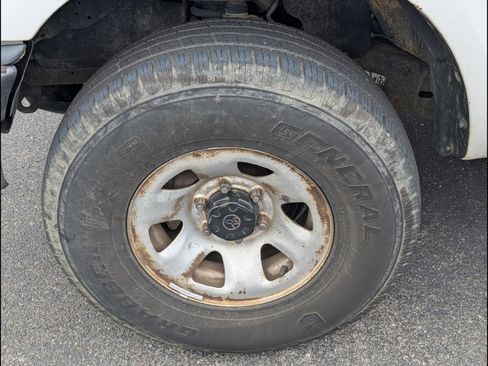 Used 2004 Toyota Tacoma PreRunner RWD image 8