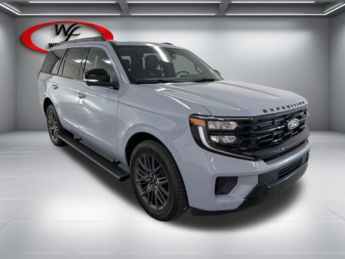 New 2027 Ford Expedition Platinum w/ Stealth Appearance Package RWD image 3