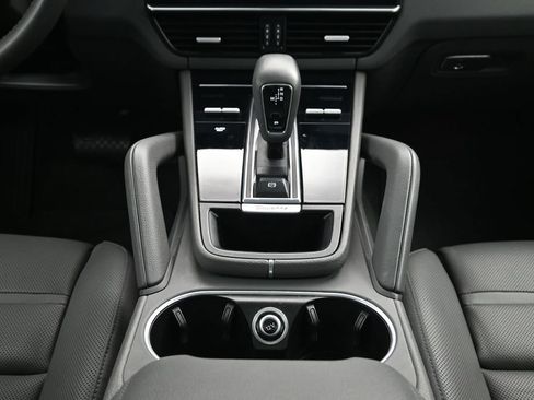 Certified 2023 Porsche Cayenne Platinum Edition AWD/4WD image 10