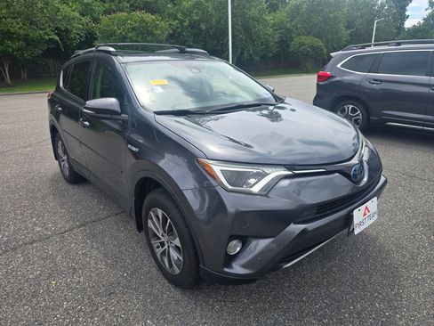Used 2018 Toyota RAV4 XLE w/ Convenience Package AWD/4WD image 3